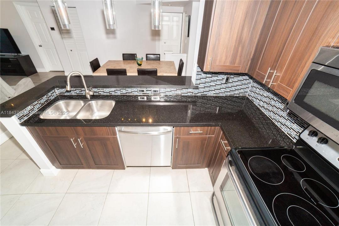 17100 N Bay Rd 1802, Sunny Isles Beach, Florida 33160, Stati Uniti