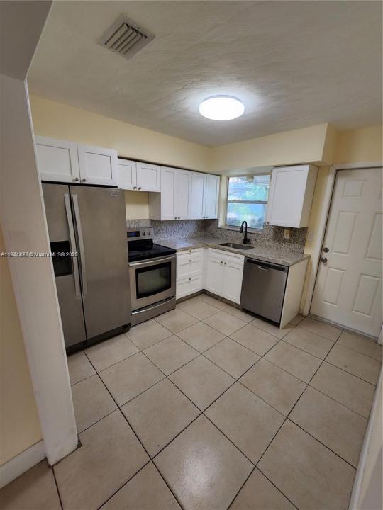 317 NE 2nd St 3, Hallandale Beach, 佛罗里达州 33009, 美国