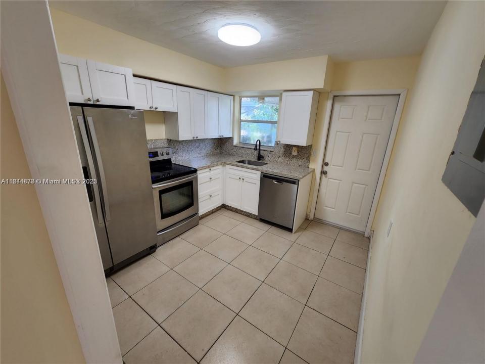 317 NE 2nd St 3, Hallandale Beach, 佛罗里达州 33009, 美国