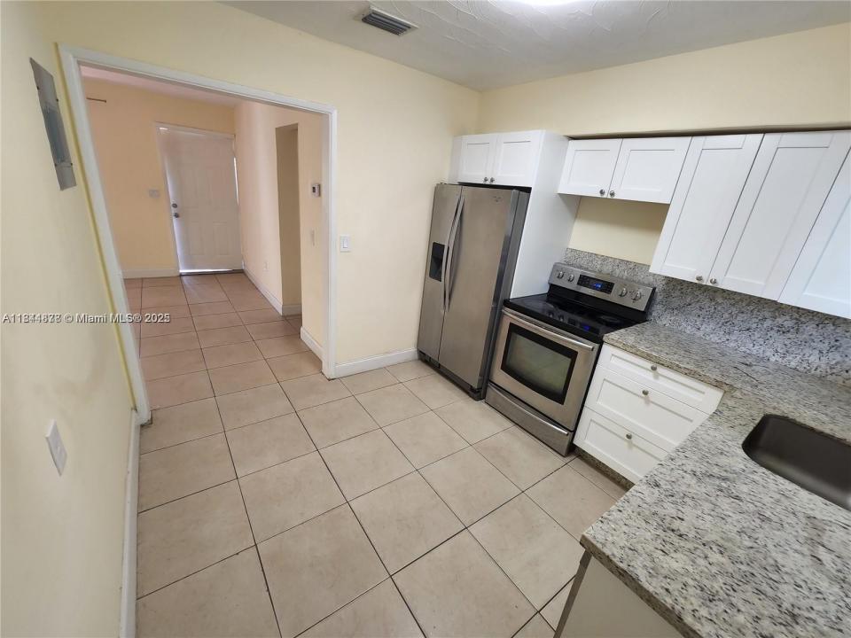 317 NE 2nd St 3, Hallandale Beach, 佛罗里达州 33009, 美国