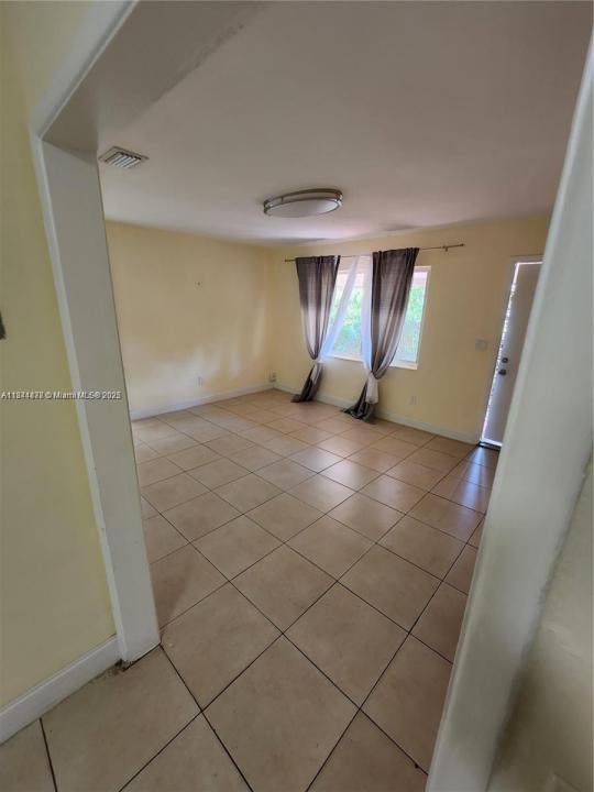 317 NE 2nd St 3, Hallandale Beach, 佛罗里达州 33009, 美国