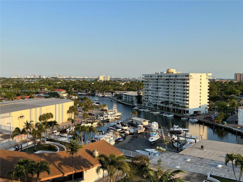 13499 Biscayne Blvd 902, North Miami, Florida 33181, USA