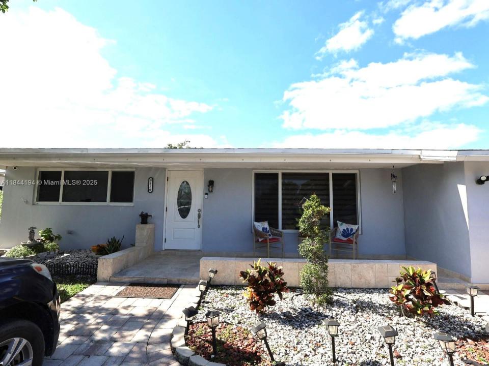 9170 NW 24th Pl, Sunrise, Florida 33322, USA