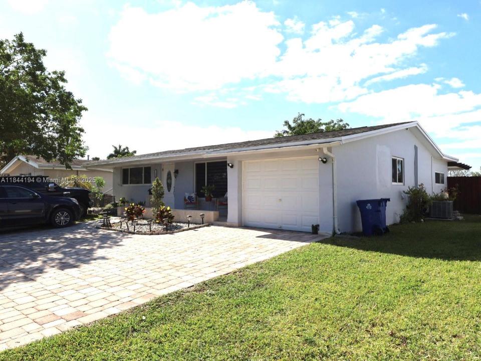 9170 NW 24th Pl, Sunrise, Florida 33322, USA