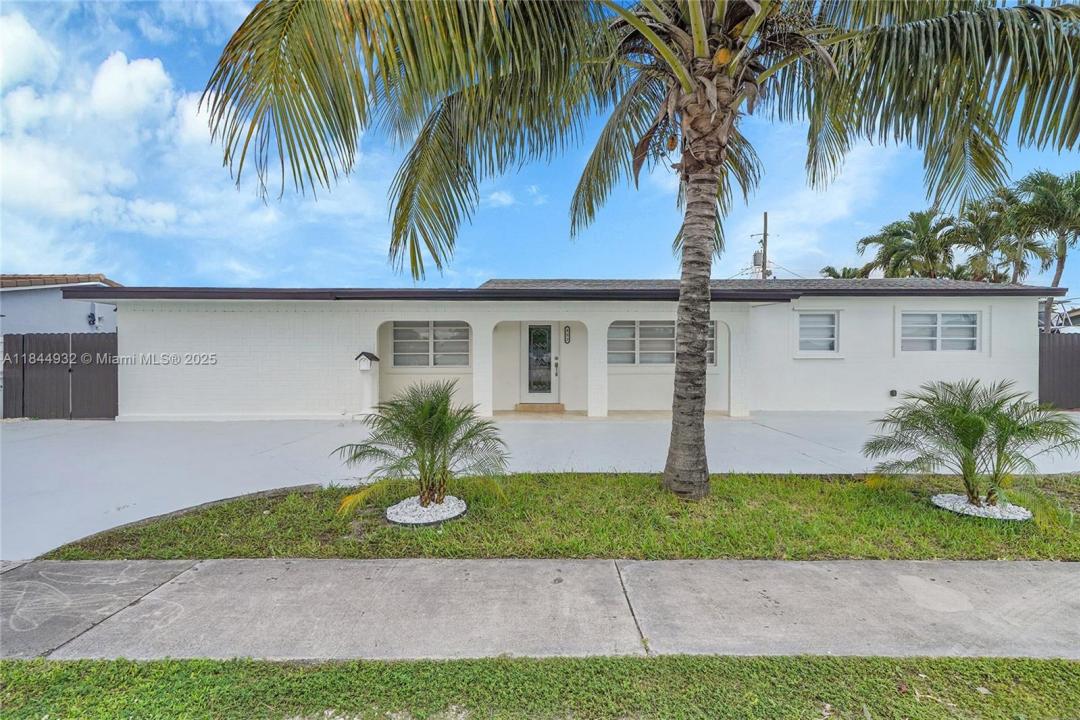 453 W 40th Pl, Hialeah, Florida 33012