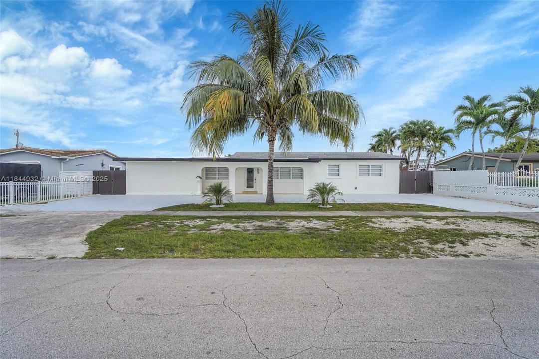 453 W 40th Pl, Hialeah, Florida 33012