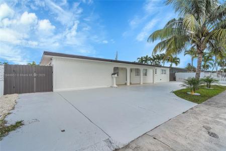 453 W 40th Pl, Hialeah, Florida 33012, USA