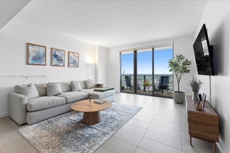 1600 NE 1st Ave 3718, Miami, Florida 33132, USA