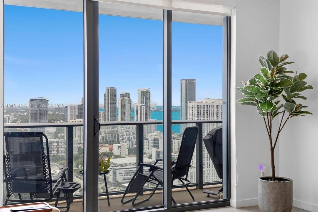1600 NE 1st Ave 3718, Miami, פלורידה 33132, ארצות הברית של אמריקה 