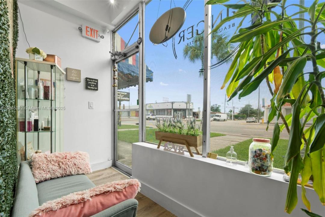 Confidential SW 8th St, West Miami, Florida 33144, Stati Uniti