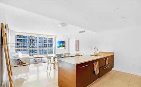 475 Brickell Ave 4909, Miami, Florida 33131, USA