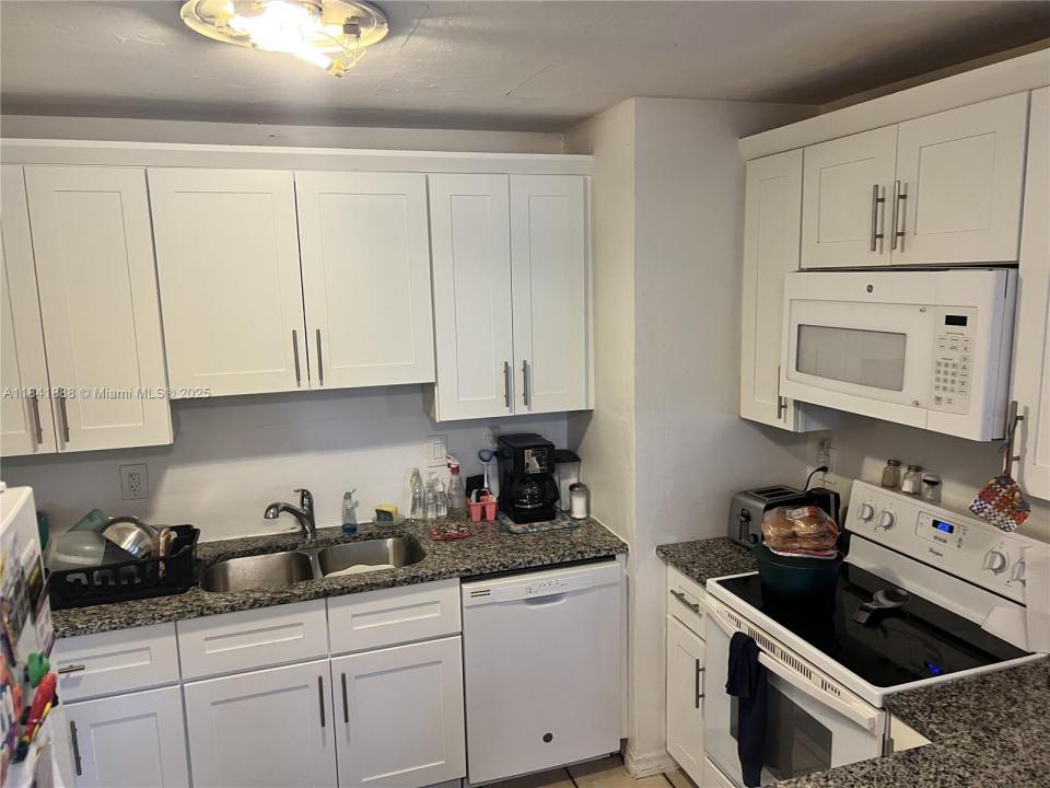 1121 NW 43rd St, Oakland Park, פלורידה 33309, ארצות הברית של אמריקה 