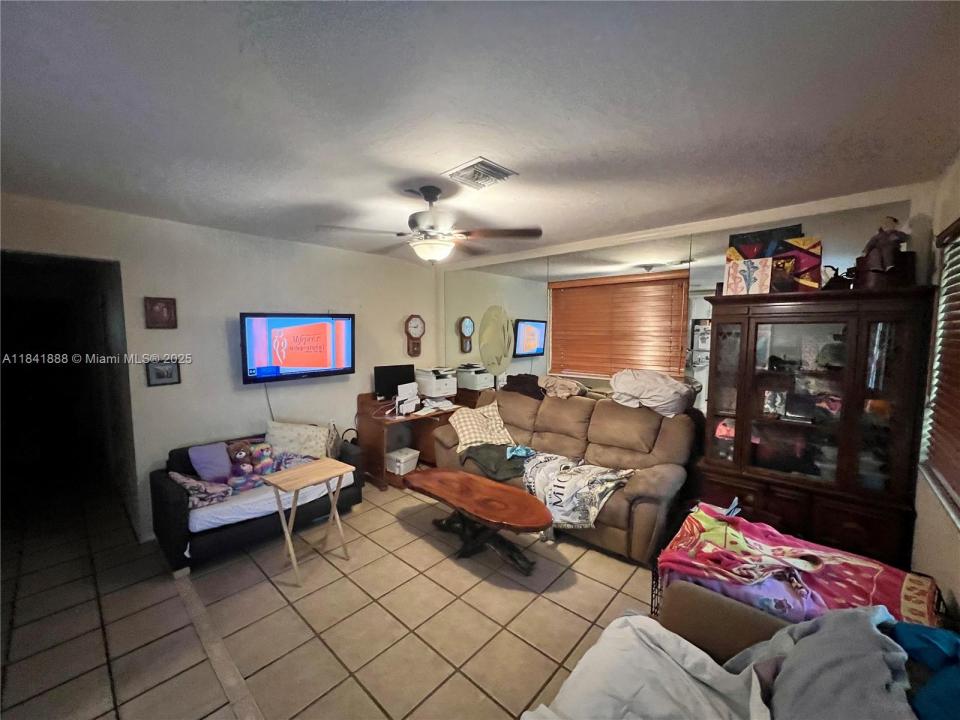 1121 NW 43rd St, Oakland Park, פלורידה 33309, ארצות הברית של אמריקה 