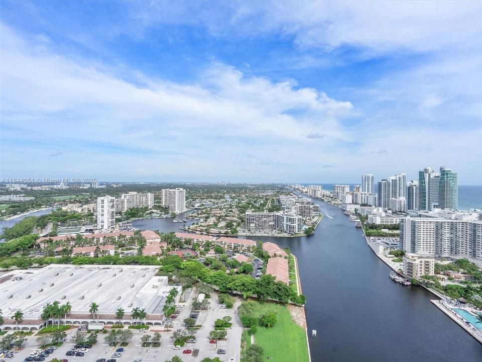 2602 E Hallandale Beach Blvd R906, Hallandale Beach, פלורידה 33009, ארצות הברית של אמריקה