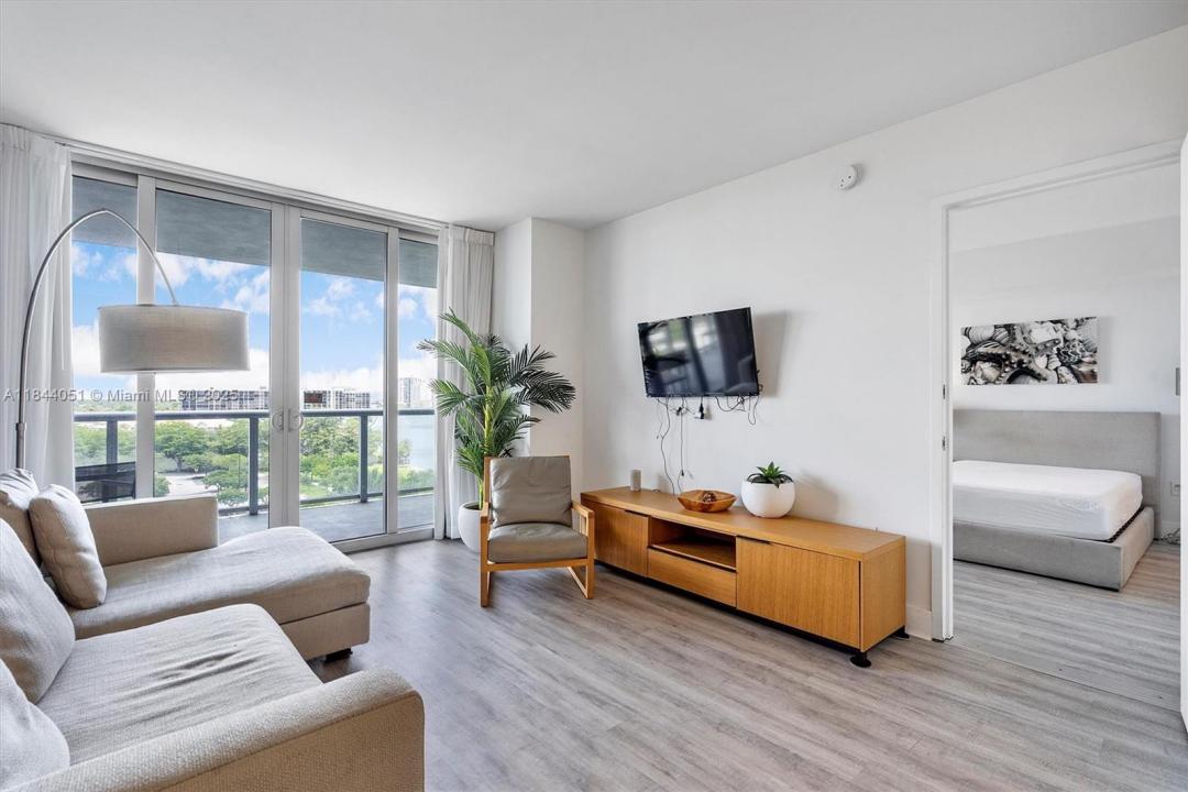 2602 E Hallandale Beach Blvd R906, Hallandale Beach, פלורידה 33009, ארצות הברית של אמריקה