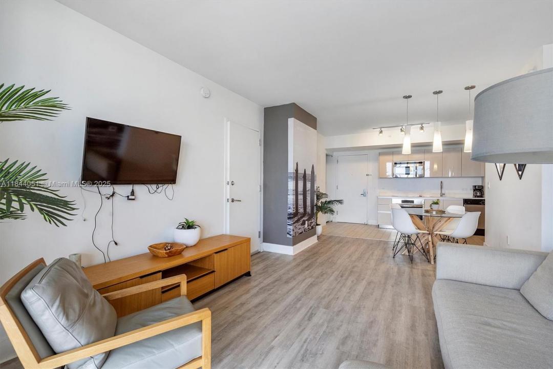 2602 E Hallandale Beach Blvd R906, Hallandale Beach, פלורידה 33009, ארצות הברית של אמריקה