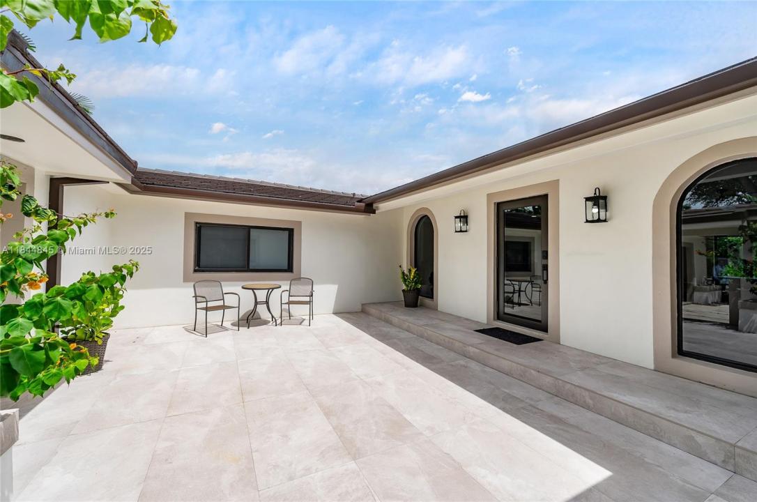 117 S Royal Poinciana Blvd, Miami Springs, Floride 33166, États-Unis