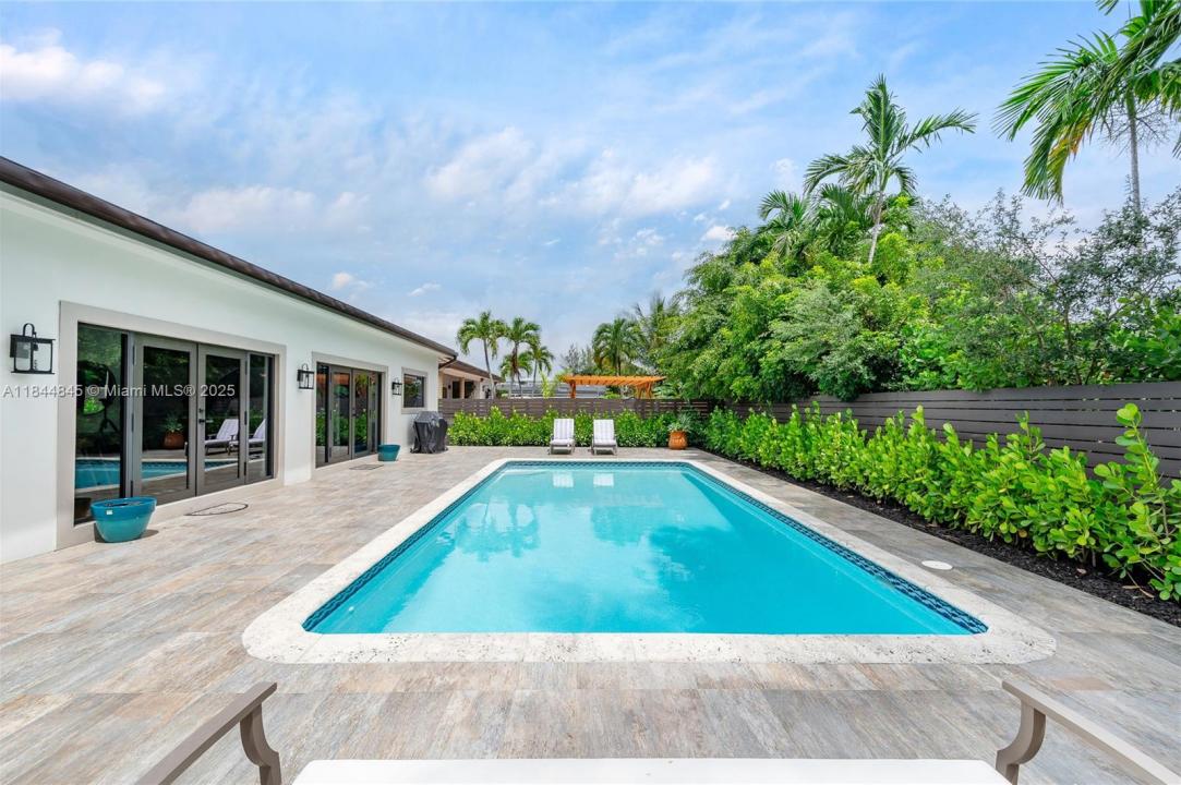 117 S Royal Poinciana Blvd, Miami Springs, Floride 33166, États-Unis