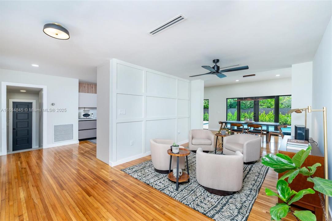 117 S Royal Poinciana Blvd, Miami Springs, Floride 33166, États-Unis
