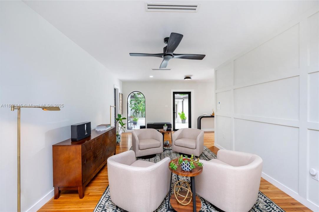 117 S Royal Poinciana Blvd, Miami Springs, Floride 33166, États-Unis
