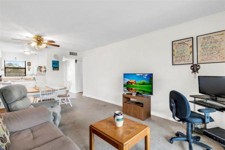 10466 Sunrise Lakes Blvd 305, Sunrise, Florida 33322, USA