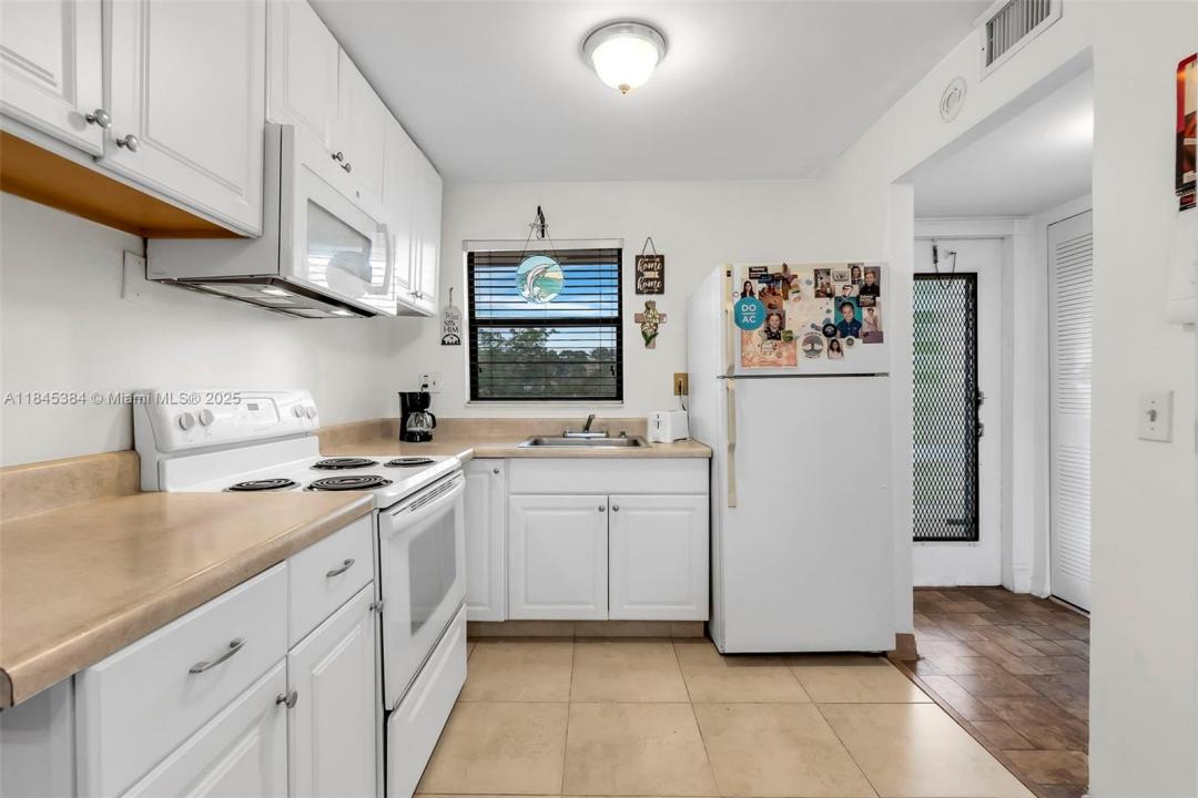 10466 Sunrise Lakes Blvd 305, Sunrise, Флорида 33322, Соединенные Штаты