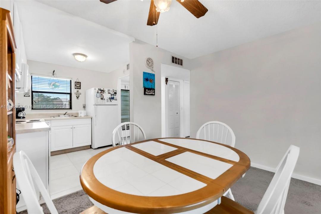 10466 Sunrise Lakes Blvd 305, Sunrise, Флорида 33322, Соединенные Штаты