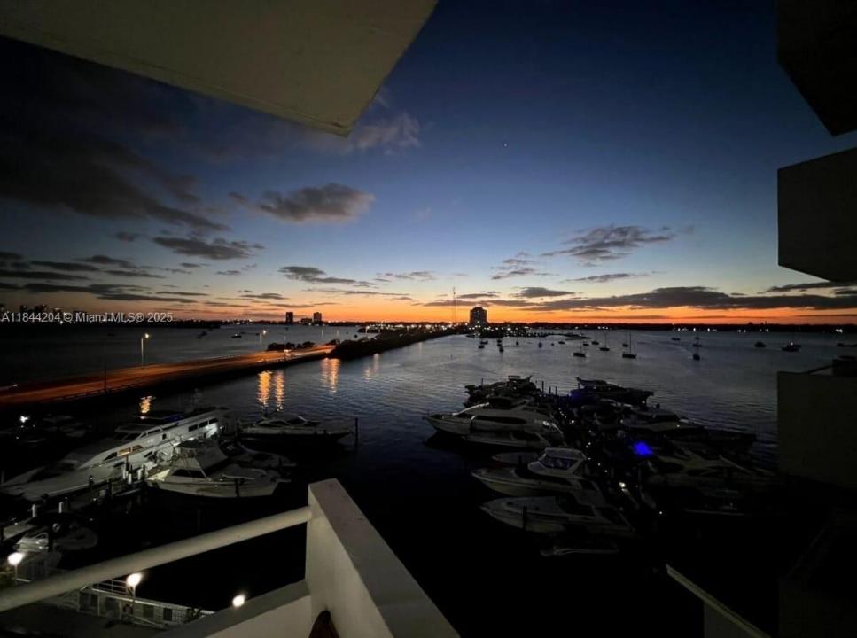 7904 West Dr 1008, North Bay Village, フロリダ 33141, アメリカ合衆国