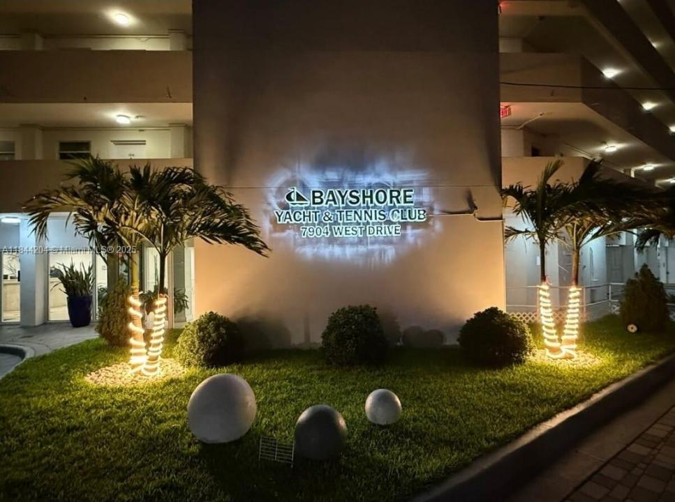 7904 West Dr 1008, North Bay Village, フロリダ 33141, アメリカ合衆国