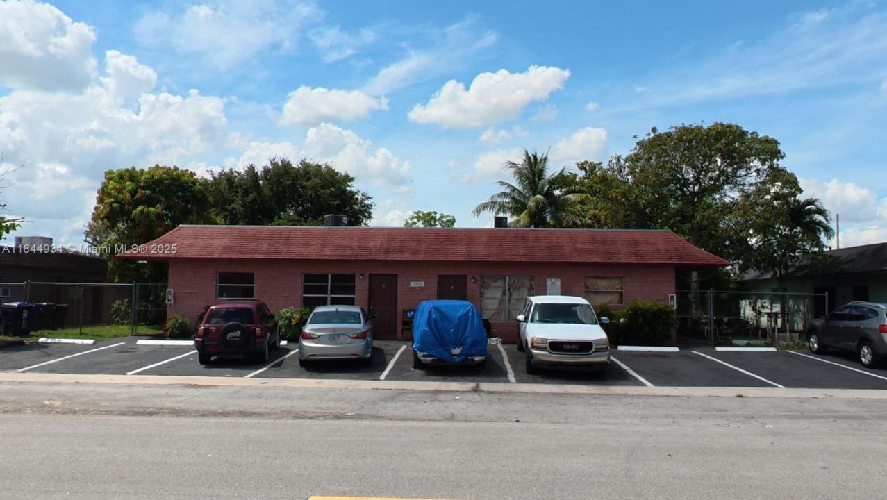 7710 SW 10th St #1-4, North Lauderdale, フロリダ 33068, アメリカ合衆国