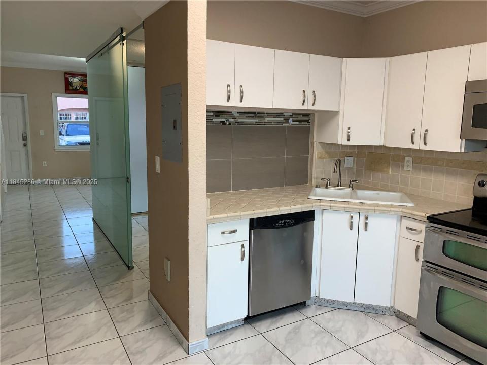 9837 W Okeechobee Rd 805, Hialeah Gardens, 佛羅里達州 33016, 美國