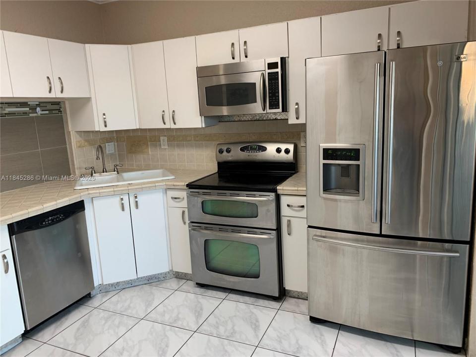 9837 W Okeechobee Rd 805, Hialeah Gardens, 佛羅里達州 33016, 美國