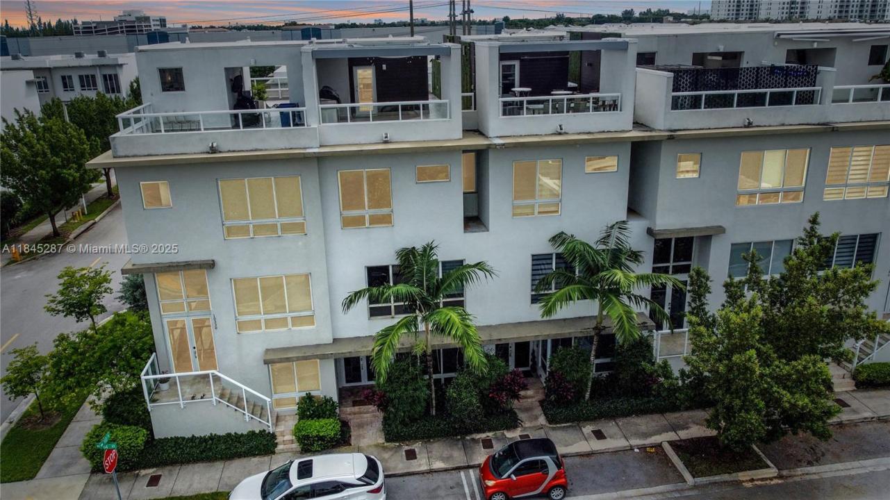 10336 NW 64th St ., Doral, Floryda 33178, USA