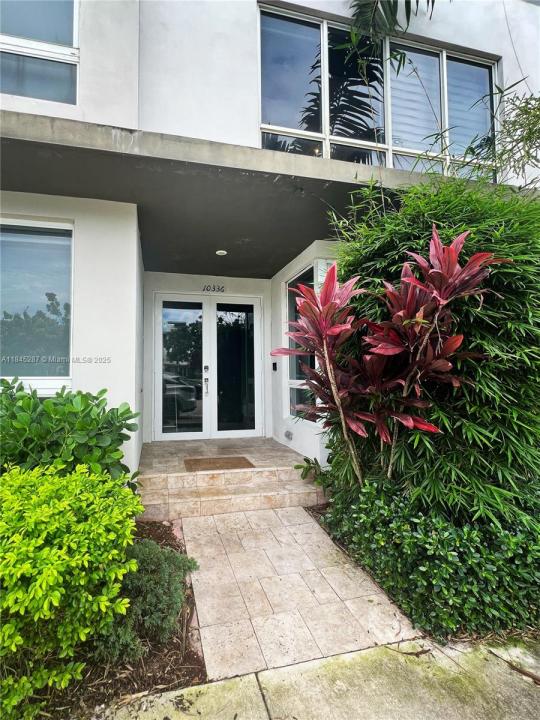 10336 NW 64th St ., Doral, Floryda 33178, USA