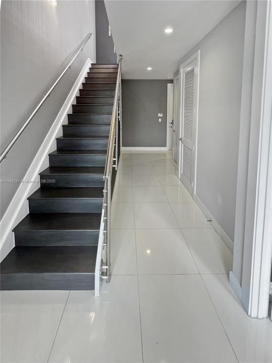 10336 NW 64th St ., Doral, Floryda 33178, USA