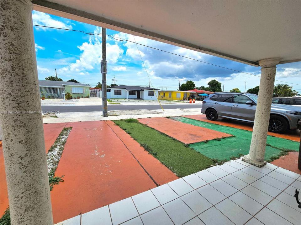 4596 E 8th Ct 1, Hialeah, Флорида 33013, Соединенные Штаты