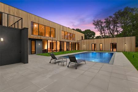 9 Blue Jay Way, East Hampton, New York 11937