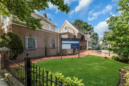 135 Plandome Road, North Hempstead, Nova Iorque 11030, Estados Unidos