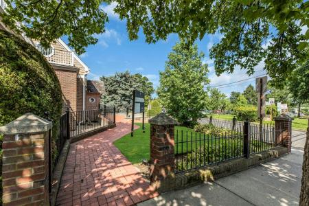 135 Plandome Road, North Hempstead, Nova Iorque 11030, Estados Unidos