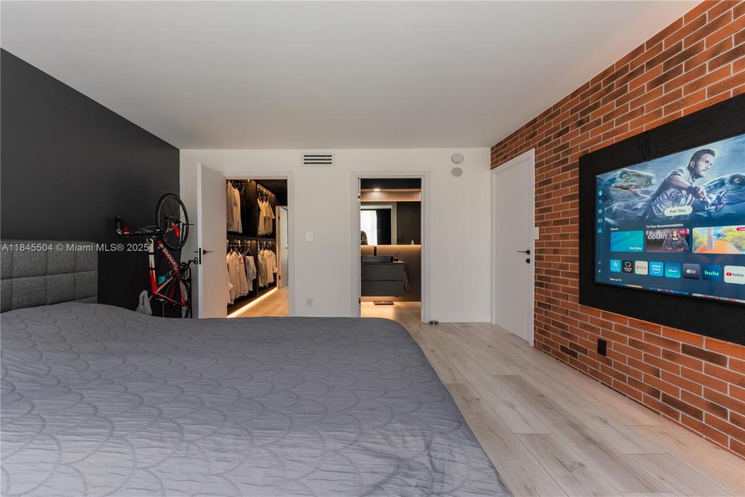 16909 N Bay Rd 206, Sunny Isles Beach, Florida 33160