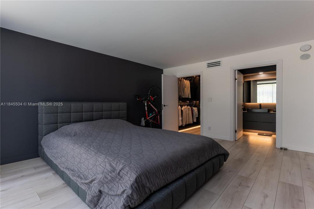 16909 N Bay Rd 206, Sunny Isles Beach, Florida 33160