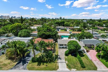 309 SW 7 Street, Hallandale Beach, Florida 33009