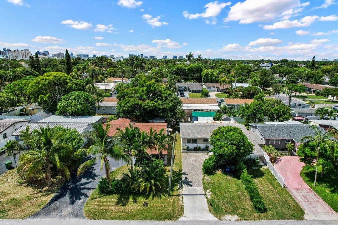 309 SW 7 Street, Hallandale Beach, Florida 33009