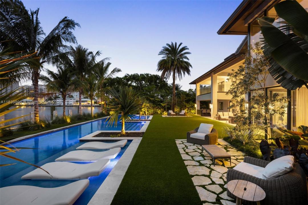 110 Holiday Dr, Hallandale Beach, Florida 33009