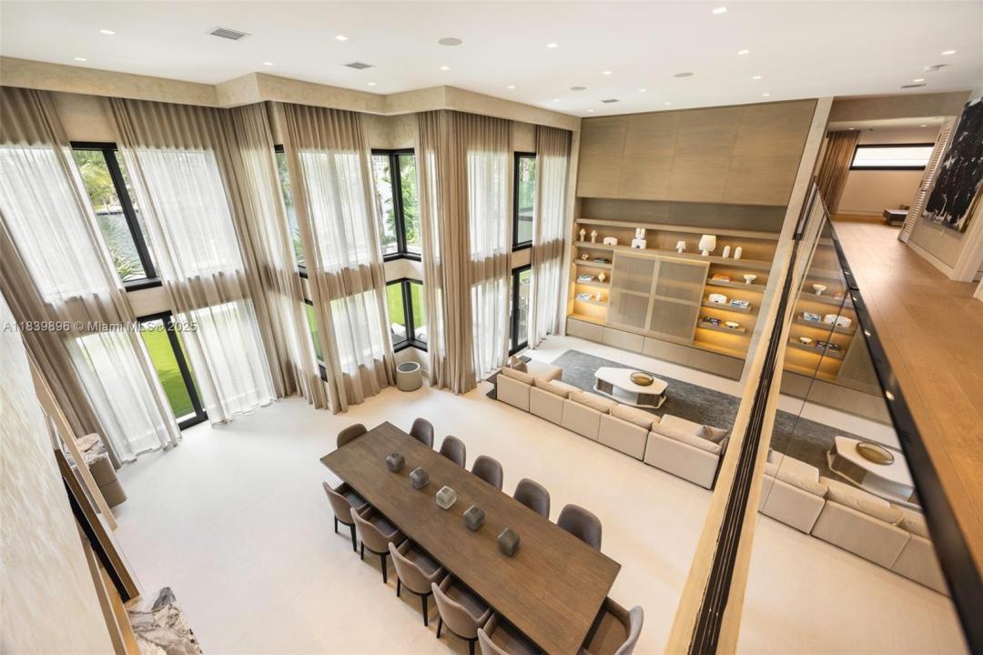 110 Holiday Dr, Hallandale Beach, Florida 33009