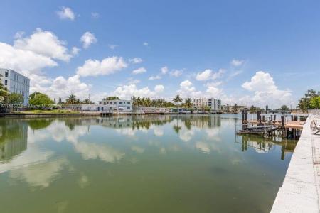 8220 Byron Ave, Miami Beach, Florida 33141, USA