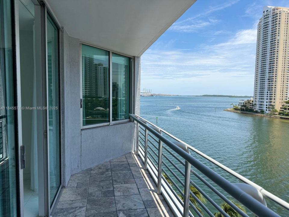 325 S Biscayne Blvd 819, Miami, Florida 33131, Stati Uniti