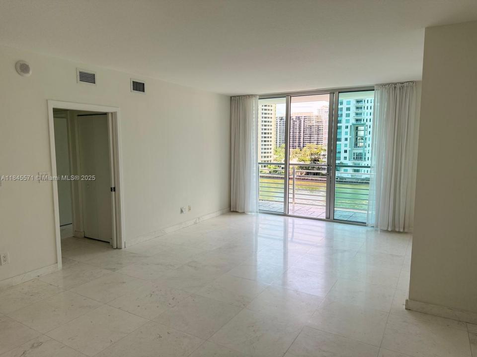 325 S Biscayne Blvd 819, Miami, Florida 33131, Stati Uniti