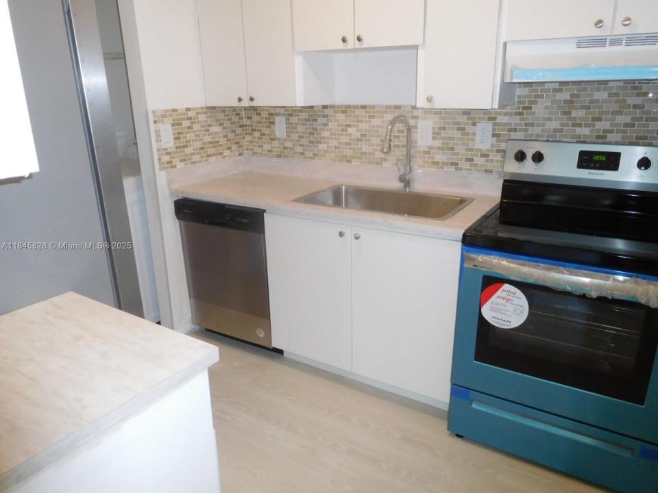 815 NE 199th St 202, Miami, Florida 33179, Stati Uniti
