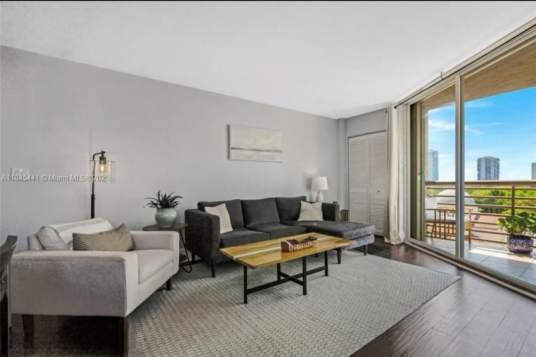 2400 SW 3rd Ave 802, Miami, フロリダ 33129, アメリカ合衆国